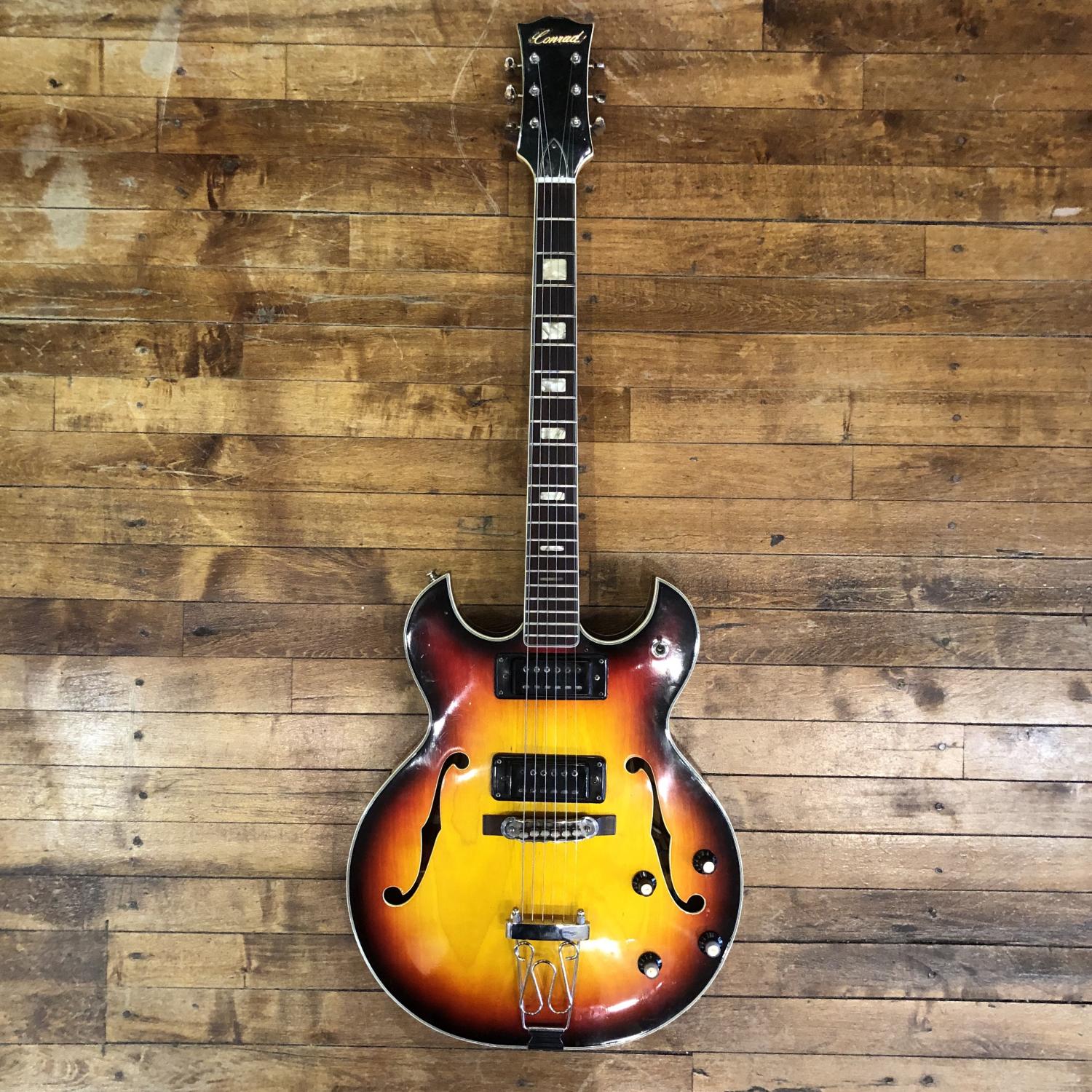 Conrad 40080 Semi Hollow Electric Guitar with Non-Original