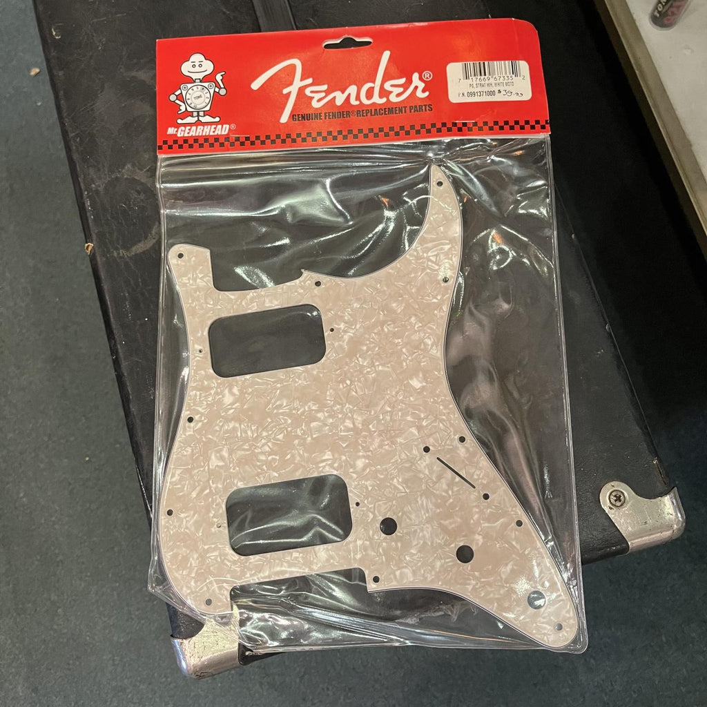 Fender_Strat_Pickguard_HH_Pear