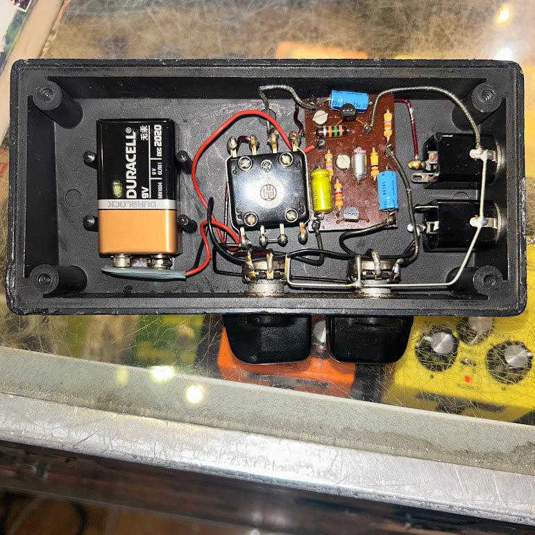 schaller fuzz pedal Schaller Fuzz 1960s Made in West Germany BC 173 Transistors in Iron Ca – Twin Town Guitars