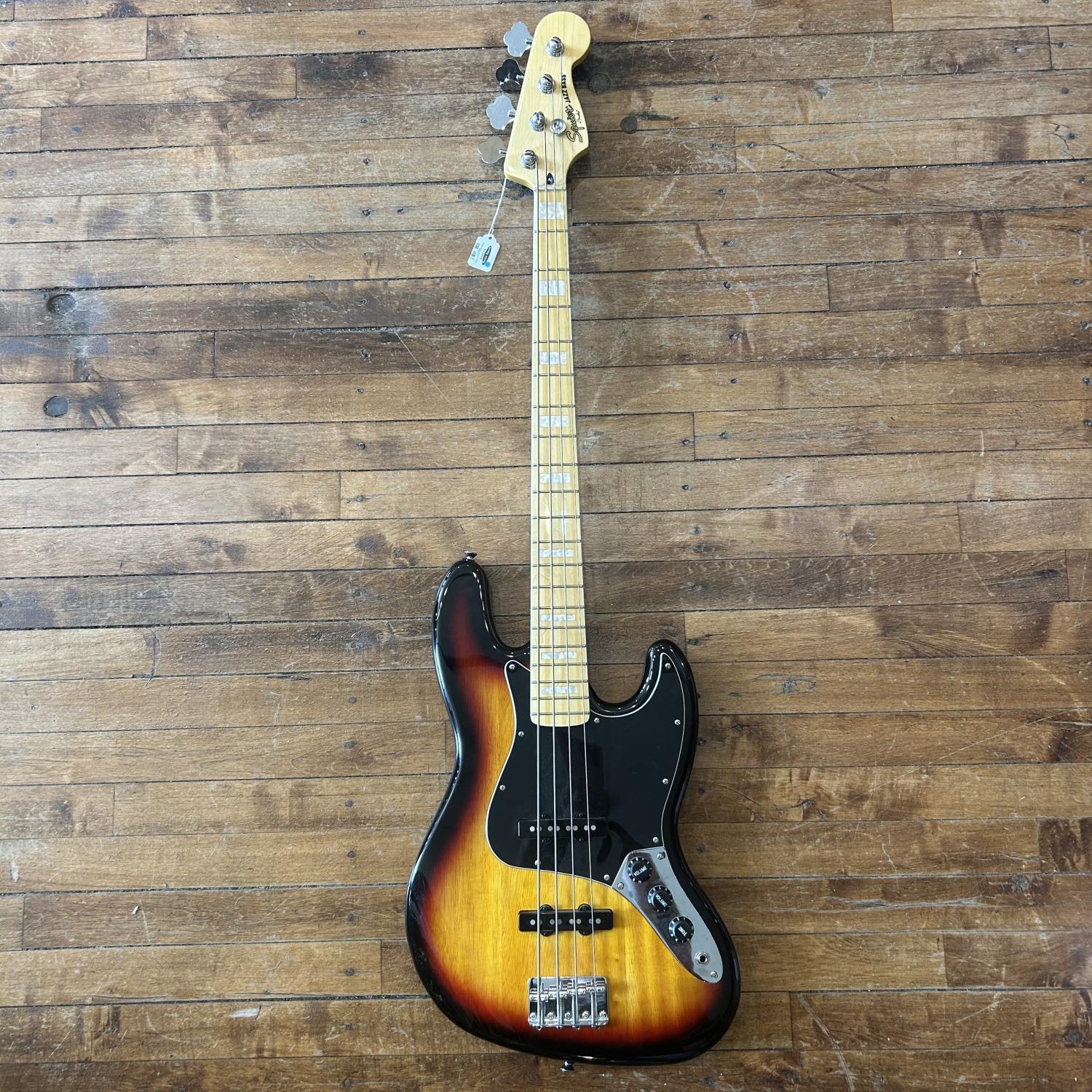 Squier Classic Vibe Jazz Bass '77 Electric Bass Guitar USED w/bag